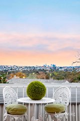 https://images.listonce.com.au/custom/160x/listings/16-rhonda-street-rosanna-vic-3084/490/01948490_img_04.jpg?HuktYp2DISQ