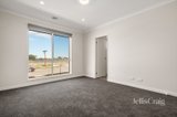 https://images.listonce.com.au/custom/160x/listings/16-roderick-avenue-doreen-vic-3754/210/01910210_img_04.jpg?UG5xwud0XeU