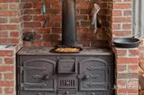 https://images.listonce.com.au/custom/160x/listings/16-ross-road-gruyere-vic-3770/558/01949558_img_18.jpg?zzNIgOW4Fh4