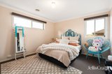 https://images.listonce.com.au/custom/160x/listings/16-scurry-drive-croydon-vic-3136/517/01828517_img_12.jpg?ynbjo9-YxQw