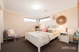 https://images.listonce.com.au/custom/160x/listings/16-scurry-drive-croydon-vic-3136/517/01828517_img_13.jpg?3NKWF-sbAC8