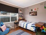 https://images.listonce.com.au/custom/160x/listings/16-sheldon-avenue-mooroolbark-vic-3138/601/01524601_img_08.jpg?WBlV_3HXtJ0