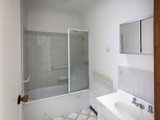https://images.listonce.com.au/custom/160x/listings/16-sturt-street-woodend-vic-3442/428/01724428_img_05.jpg?vMZxjc4f8-s