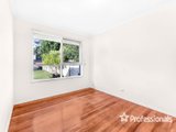 https://images.listonce.com.au/custom/160x/listings/16-sunray-court-croydon-vic-3136/877/01525877_img_07.jpg?VcW1nNkEQBI