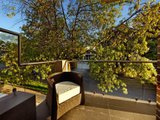 https://images.listonce.com.au/custom/160x/listings/16-the-moor-balwyn-north-vic-3104/978/01684978_img_08.jpg?UCTGfms_Rns