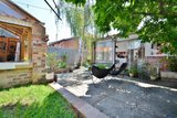 https://images.listonce.com.au/custom/160x/listings/160-brunswick-road-brunswick-vic-3056/300/01691300_img_06.jpg?F8q0Wi-k1eI