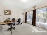 https://images.listonce.com.au/custom/160x/listings/160-lincoln-road-croydon-vic-3136/895/01525895_img_03.jpg?UA2ZairrW-0