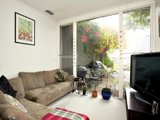 https://images.listonce.com.au/custom/160x/listings/160-richardson-street-albert-park-vic-3206/327/01087327_img_02.jpg?LZLGX7iLgFA