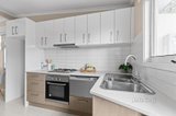 https://images.listonce.com.au/custom/160x/listings/161-catherine-avenue-chelsea-vic-3196/176/01726176_img_05.jpg?-8xc0irSYMs