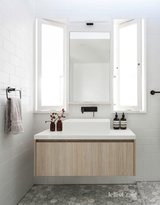 https://images.listonce.com.au/custom/160x/listings/16165-rose-street-fitzroy-vic-3065/034/01901034_img_01.jpg?JeK7gWB_nh0