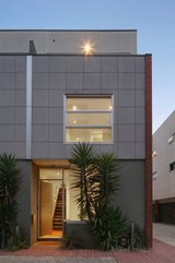 https://images.listonce.com.au/custom/160x/listings/16180-queens-parade-fitzroy-north-vic-3068/993/00831993_img_05.jpg?1CzrY91A6Ug
