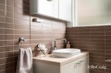 https://images.listonce.com.au/custom/160x/listings/163-ormond-road-elwood-vic-3184/817/01983817_img_10.jpg?8qH5z-aq7LM