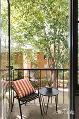 https://images.listonce.com.au/custom/160x/listings/16302-abbotsford-street-north-melbourne-vic-3051/137/01820137_img_09.jpg?cUHLXR1Q6fQ