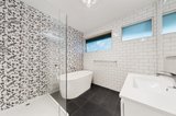 https://images.listonce.com.au/custom/160x/listings/16373-south-road-brighton-east-vic-3187/429/01979429_img_12.jpg?7hLJ2Yad_DA