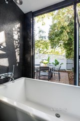 https://images.listonce.com.au/custom/160x/listings/165-cochrane-street-brighton-vic-3186/156/01683156_img_12.jpg?BTPjzOlD0us