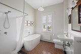 https://images.listonce.com.au/custom/160x/listings/165-george-street-fitzroy-vic-3065/917/01904917_img_04.jpg?7v4H4lboF8I