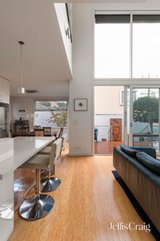 https://images.listonce.com.au/custom/160x/listings/165-waterdale-road-ivanhoe-vic-3079/377/01908377_img_07.jpg?5CUg_NeAOWo