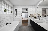 https://images.listonce.com.au/custom/160x/listings/1669-esplanade-mornington-vic-3931/982/01969982_img_03.jpg?N2zYaNMXeYQ