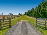 https://images.listonce.com.au/custom/160x/listings/167-bourke-lane-tylden-vic-3444/297/01898297_img_01.jpg?z8KISxiSQBQ