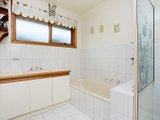 https://images.listonce.com.au/custom/160x/listings/168-heatherdale-road-vermont-vic-3133/541/00620541_img_07.jpg?Fl75ewd_jUE