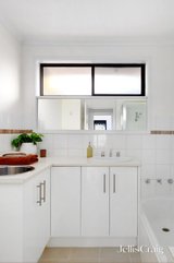 https://images.listonce.com.au/custom/160x/listings/169-nell-street-greensborough-vic-3088/780/01751780_img_05.jpg?wiopgeeoMLg