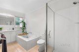 https://images.listonce.com.au/custom/160x/listings/16a-starcross-avenue-croydon-vic-3136/044/01338044_img_10.jpg?pbe119KXAKc