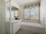 https://images.listonce.com.au/custom/160x/listings/17-18-hillcrest-court-donvale-vic-3111/169/00990169_img_10.jpg?xTt7BIHjoFU