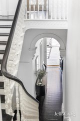 https://images.listonce.com.au/custom/160x/listings/17-acland-street-st-kilda-vic-3182/780/01950780_img_12.jpg?mvemBhXgnjk