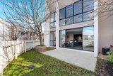 https://images.listonce.com.au/custom/160x/listings/17-bardaster-boulevard-chirnside-park-vic-3116/813/01750813_img_04.jpg?RUFpVdq31SU