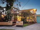 https://images.listonce.com.au/custom/160x/listings/17-box-court-bentleigh-east-vic-3165/373/00969373_img_01.jpg?Zemb2ZLwffI