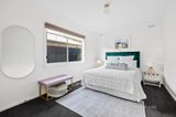 https://images.listonce.com.au/custom/160x/listings/17-callas-street-dromana-vic-3936/178/01681178_img_05.jpg?GbSbXI7n66I