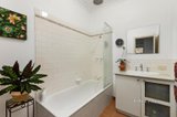 https://images.listonce.com.au/custom/160x/listings/17-carrington-street-hampton-east-vic-3188/986/01650986_img_09.jpg?az9yK9gzAJA