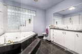 https://images.listonce.com.au/custom/160x/listings/17-daniel-court-warranwood-vic-3134/070/01935070_img_15.jpg?Z2c1gnWJshA