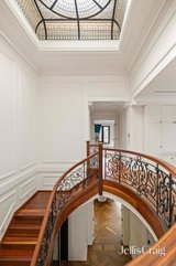 https://images.listonce.com.au/custom/160x/listings/17-ellen-street-balwyn-vic-3103/073/01812073_img_15.jpg?GiWAFvlj0K0