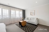 https://images.listonce.com.au/custom/160x/listings/17-gallagher-crescent-lilydale-vic-3140/055/01826055_img_13.jpg?06aefBM90U4