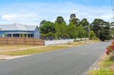 https://images.listonce.com.au/custom/160x/listings/17-goldies-lane-woodend-vic-3442/921/01866921_img_04.jpg?XNwtJ7SAa78