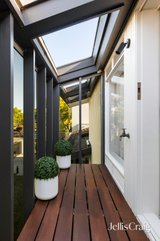 https://images.listonce.com.au/custom/160x/listings/17-hanby-street-brighton-vic-3186/183/01986183_img_18.jpg?hVDWkGaOhWY