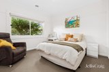 https://images.listonce.com.au/custom/160x/listings/17-howitt-street-black-hill-vic-3350/090/01814090_img_09.jpg?pVqqkVGohrQ