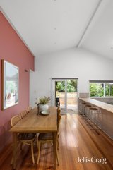 https://images.listonce.com.au/custom/160x/listings/17-kelvin-avenue-montmorency-vic-3094/247/01771247_img_07.jpg?drKCS-74xiI