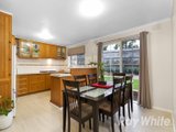 https://images.listonce.com.au/custom/160x/listings/17-kolonga-court-vermont-south-vic-3133/197/01660197_img_05.jpg?_AyDva_PDgM