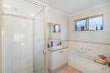 https://images.listonce.com.au/custom/160x/listings/17-lawrence-park-drive-castlemaine-vic-3450/017/01115017_img_08.jpg?5WclaHTm9Ak