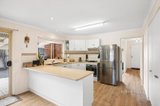 https://images.listonce.com.au/custom/160x/listings/17-lawrence-park-drive-castlemaine-vic-3450/381/01540381_img_03.jpg?w_JLb6xpq6g