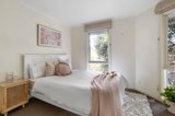 https://images.listonce.com.au/custom/160x/listings/17-mulberry-court-eltham-vic-3095/037/01476037_img_14.jpg?fko_iawoA_Y