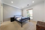 https://images.listonce.com.au/custom/160x/listings/17-mulsanne-lane-bentleigh-east-vic-3165/147/01811147_img_07.jpg?-UsVHtbSEIo