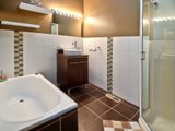 https://images.listonce.com.au/custom/160x/listings/17-north-valley-road-highton-vic-3216/709/01699709_img_09.jpg?tdRqViBsKLU