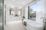 https://images.listonce.com.au/custom/160x/listings/17-pineda-court-glen-waverley-vic-3150/294/01771294_img_13.jpg?6xcvGam1HYw