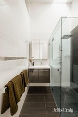 https://images.listonce.com.au/custom/160x/listings/17-rucker-street-northcote-vic-3070/655/01988655_img_15.jpg?S8aH6DhpAio