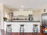 https://images.listonce.com.au/custom/160x/listings/17-shadi-rise-yarra-glen-vic-3775/533/01529533_img_10.jpg?JUC-NDTo2jI