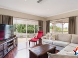 https://images.listonce.com.au/custom/160x/listings/17-shadi-rise-yarra-glen-vic-3775/533/01529533_img_13.jpg?_HyMAHLJV4s