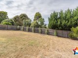 https://images.listonce.com.au/custom/160x/listings/17-shadi-rise-yarra-glen-vic-3775/533/01529533_img_22.jpg?77Lsm0VPPQ4